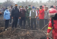 Kepala Kejaksaan Tinggi Jambi Sugeng Hariadi bersama Menteri Kehutanan Raja Juli Antoni memimpin langsung koordinasi darurat tersebut pada Selasa (25/8/2026).(poto: istimewa).