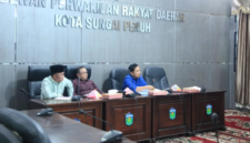 Komisi II DPRD Kota Sungai Penuh menggelar Rapat Dengar Pendapat (RDP) untuk membahas evaluasi kuota LPG 3 Kg pada Senin (24/08).(poto: istimewa).