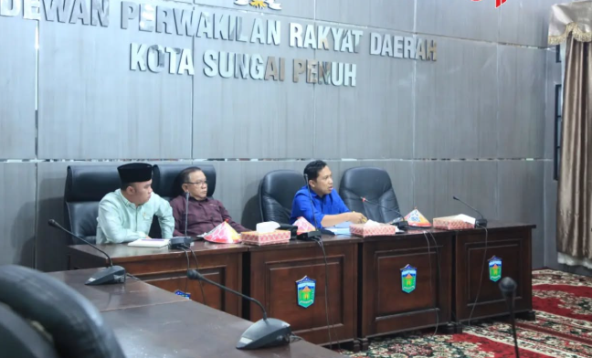 Komisi II DPRD Kota Sungai Penuh menggelar Rapat Dengar Pendapat (RDP) untuk membahas evaluasi kuota LPG 3 Kg pada Senin (24/08).(poto: istimewa).