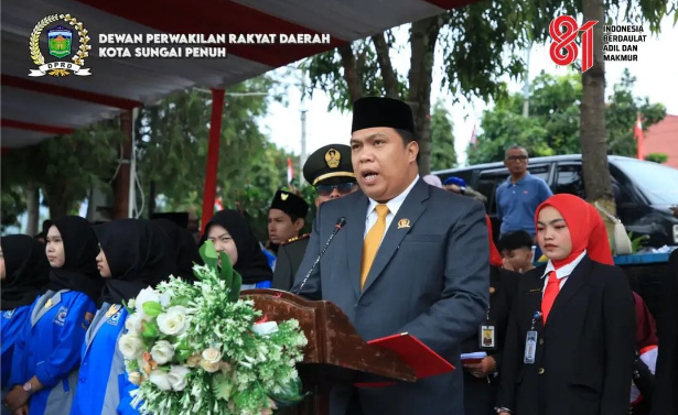 Ketua DPRD Hutri Randa membacakan naskah Proklamasi.(poto: istimewa).