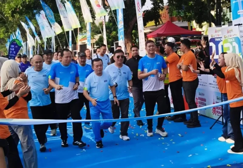 Gubernur Jambi Al Haris menghadiri langsung ajang Presisi Merdeka Run 2026 yang berlangsung di Kota Jambi pada Minggu, 9 Agustus 2026.(poto: jambione.com).