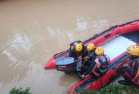 Tim SAR gabungan kembali melanjutkan operasi sar lansia tenggelam yang menimpa Zaimah (74) di aliran Sungai Nalo Tantan, Desa Sungai Ulak, Kabupaten Merangin.(poto: jambilink.id)