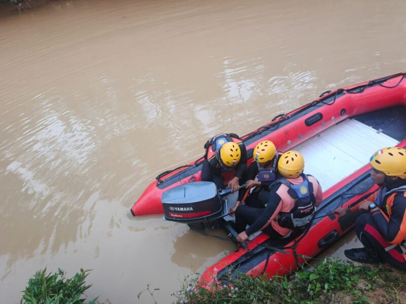 Tim SAR gabungan kembali melanjutkan operasi sar lansia tenggelam yang menimpa Zaimah (74) di aliran Sungai Nalo Tantan, Desa Sungai Ulak, Kabupaten Merangin.(poto: jambilink.id)