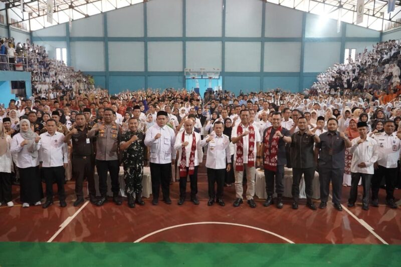 Gubernur Jambi Al Haris mengimbau seluruh siswa untuk membentengi diri dari ancaman bahaya judi online.(poto: jambilink.id).