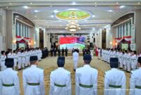 Wali Kota Maulana mengukuhkan 50 Paskibraka Kota Jambi Tahun 2026.(poto: jambilink.id).
