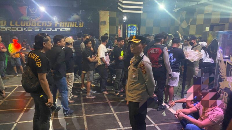 Tim gabungan Polda Jambi dan Polresta Jambi menggelar razia tempat hiburan malam di Grand Club, Kecamatan Kota Baru, Kota Jambi, pada Minggu (30/8/2026).(poto: jambilink.id).