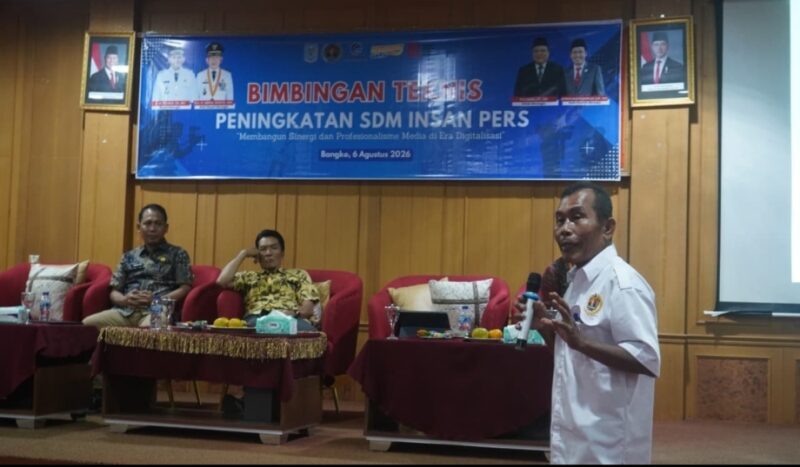 Wakil Ketua PWI Jambi Bidang Organisasi, Nalom Siadari, hadir langsung memberikan materi.(poto: meranginkab.go.id).
