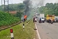 Kecelakaan maut Jalinsum Bungo menelan dua korban jiwa di Kilometer 14, Dusun Sarana Jaya, Kecamatan Bathin III, Kabupaten Bungo, Jumat (31/7/2026).(poto: jambiindependent).