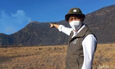 Menhut Raja Juli Antoni Maksimalkan Water Bombing Padamkan Karhutla Gunung Bromo