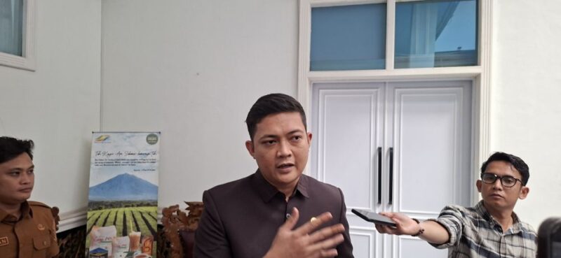 Ketua DPRD Provinsi Jambi M Hafiz mengonfirmasi dinamika pembahasan terkait pergeseran anggaran dprd jambi sebesar Rp25 miliar.(poto: jamberita.com).