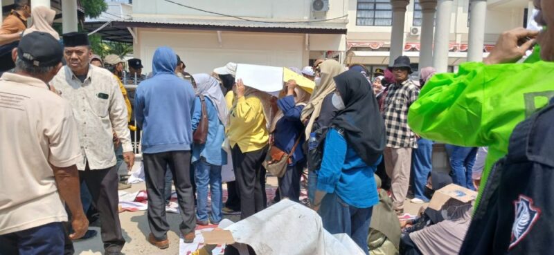 Warga Tolak Zona Merah Pertamina Jambi resmi melaporkan Kantor ATR/BPN Kota Jambi ke Polda Jambi pada Senin (7/9/2026).(poto: jambiprima.com).