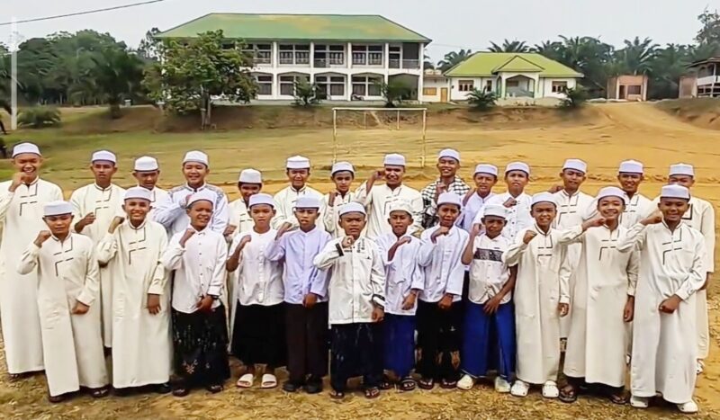 Para santri Pondok Pesantren KH Abdul Satar Saleh (Ponpes Khass).(poto: kominfo).