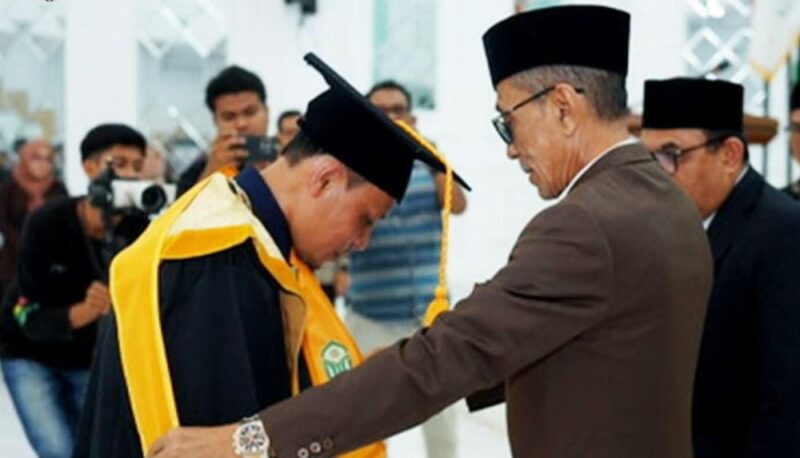 Wakil Bupati Batang Hari, H. Bakhtiar, menghadiri acara pengukuhan Guru Besar UNISBA Prof. Dr. Ansori, S.Pd.I., M.Pd.I. sekaligus Kuliah Umum Tahun Akademik 2026/2027.(poto: jamberita.com).