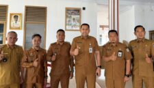 Bupati Merangin H M Syukur resmi melepas tiga kepala desa berangkat Tiongkok dari lobi Kantor Pemberdayaan Masyarakat Desa Merangin pada Senin, 7 September 2026.(poto: kominfo).