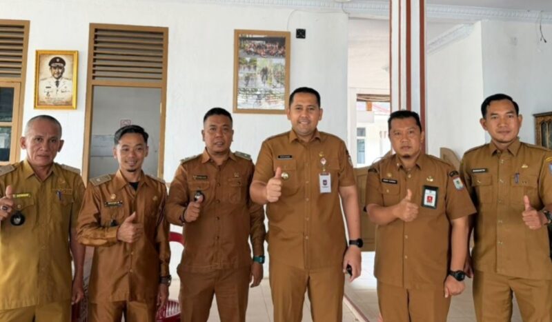 Bupati Merangin H M Syukur resmi melepas tiga kepala desa berangkat Tiongkok dari lobi Kantor Pemberdayaan Masyarakat Desa Merangin pada Senin, 7 September 2026.(poto: kominfo).