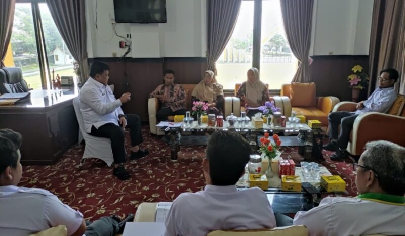 Pemerintah Kabupaten Merangin menggelar rapat evaluasi nota kesepahaman terkait pengumpulan zakat ASN Kemenag pada Rabu (23/9).(poto: kominfo).