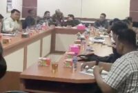 Rapat Dengar Pendapat  Komisi III DPRD Tebo dengan Gemakato dan PT Selaras Mitra Sarimba.(poto: jambiprima.com). 