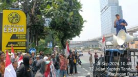Massa GERAM Jambi menggelar aksi di depan Kementerian Keuangan RI, Jakarta.(poto: jambiprima.com).
