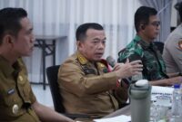 Gubernur Jambi Al Haris memimpin rapat monitoring dan evaluasi penanganan karhutla Batang Hari pada Selasa, 8 September 2026.(poto: jamberita.com).