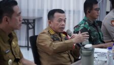 Gubernur Jambi Al Haris memimpin rapat monitoring dan evaluasi penanganan karhutla Batang Hari pada Selasa, 8 September 2026.(poto: jamberita.com).