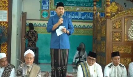 Pemkab Merangin menggelar peringatan Maulid Nabi Muhammad SAW di Masjid Baitul Makmur sekaligus menyalurkan santunan.