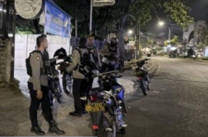 Tim Serigala Kota Polresta Jambi saat menggelar patroli mobile di sejumlah titik rawan, Senin malam (31/8/2026). (poto: jambiprima.com).