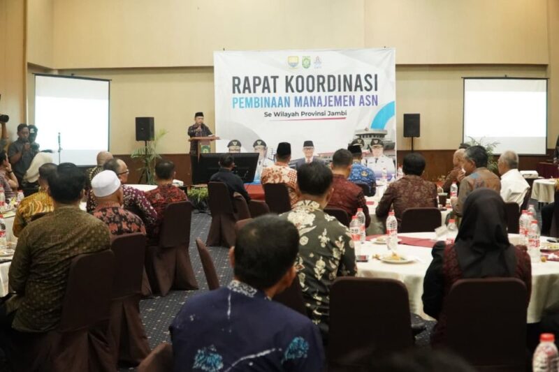 Al Haris menyampaikan pandangannya saat menghadiri Rapat Koordinasi Manajemen Talenta ASN di Hotel Amaris, Kabupaten Bungo, Kamis (3/9/2026).(poto: jamberita.com).