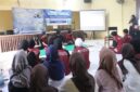Tim PPK Ormawa IMATIKA FKIP UNJA latih warga Desa Tantan buat materi promosi digital lewat Canva untuk tingkatkan keterampilan digital.(poto: jamberita.com).