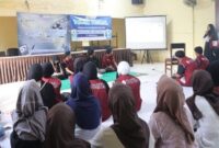 Tim PPK Ormawa IMATIKA FKIP UNJA latih warga Desa Tantan buat materi promosi digital lewat Canva untuk tingkatkan keterampilan digital.(poto: jamberita.com).