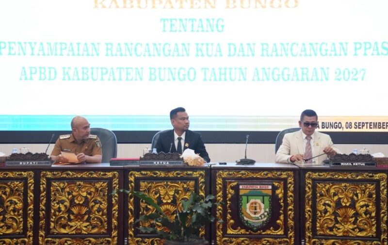Pemerintah Kabupaten Bungo menyampaikan Rancangan KUA-PPAS APBD 2027 dalam Rapat Paripurna DPRD Kabupaten Bungo pada Selasa (8/9/2026).(poto: jambiprima.com).
