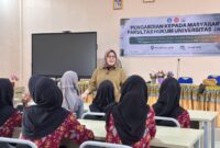 Puluhan pelajar SMAN 6 Muaro Jambi mengikuti kegiatan pengabdian masyarakat dari akademisi Universitas Jambi.(poto: jamberita.com).