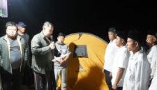 M. Syukur saat menyampaikan sambutan pada acara pelantikan Pengurus LPHD Rio Kemunyang periode 2026–2029 di Desa Durian Rambun, Sabtu (5/9/2026) malam.(poto: jambiprima.com).