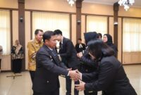 Kepala Kantor Wilayah Kementerian Hukum Jambi Jonson Siagian melantik sejumlah pejabat fungsional non-manajerial pada Jumat (4/9/2026).(poto: jamberita.com).