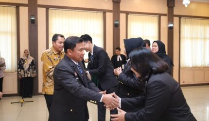 Kakanwil Kemenkum Jambi melantik pejabat fungsional baru untuk tingkatkan akuntabilitas keuangan dan perencanaan program.