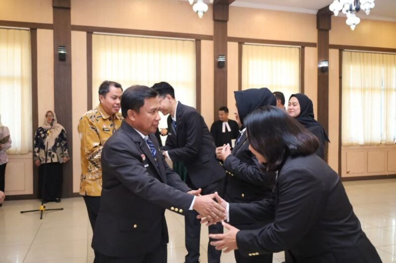 Kepala Kantor Wilayah Kementerian Hukum Jambi Jonson Siagian melantik sejumlah pejabat fungsional non-manajerial pada Jumat (4/9/2026).(poto: jamberita.com).