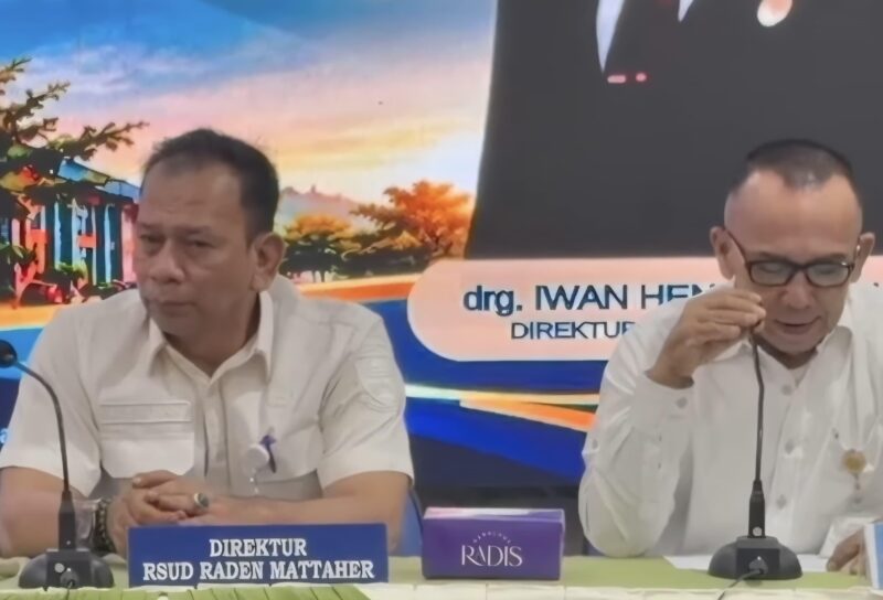 Rumah Sakit Umum Daerah (RSUD) Raden Mattaher Jambi kini mengoptimalkan program pengampuan KIA RSUD Jambi melalui kolaborasi strategis bersama RSUP Dr. Mohammad Hoesin Palembang.(poto: jamberita.com).