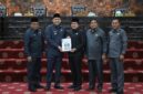 Pemerintah Kabupaten Merangin menyerahkan dokumen rancangan perubahan kua ppas 2026 kepada Dewan Perwakilan Rakyat Daerah.(poto: kominfo).