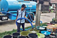 Pemerintah Kota Jambi mempercepat distribusi air bersih Jambi guna membantu ribuan warga yang mulai kehilangan akses air akibat musim kemarau panjang.(poto: jambiprima.com).