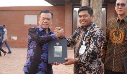 Gubernur Al Haris membuka HLM TP2DD 2026 di Muaro Jambi untuk memperkuat digitalisasi ekonomi, investasi, serta pariwisata Candi Muaro Jambi.