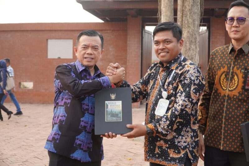 Gubernur Jambi Al Haris secara resmi membuka forum High Level Meeting Tim Percepatan dan Perluasan Digitalisasi Daerah di Museum Sriwijaya Dharmakirti, Kabupaten Muaro Jambi, Jumat (4/9/2026).(poto: jamberita.com).
