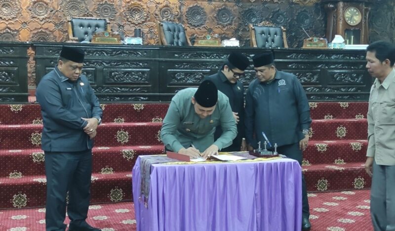DPRD bersama Pemerintah Kabupaten Merangin resmi menyepakati pengesahan Ranperda Perubahan APBD 2026 Merangin menjadi Peraturan Daerah, Kamis (17/9).(poto: kominfo).