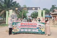 UPT Puskesmas Babeko menggelar aksi pembagian masker kabut asap bagi warga di Simpang 3 Desa Tuo Sepunggur, Minggu (6/9/2026).(poto: jambiprima.com).