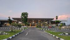 Penerbangan Jambi Jakarta dibatalkan secara menyeluruh pada Senin (7/9/2026) setelah pengelola memutus operasional Bandara Soekarno-Hatta (CGK).(poto: jamberita.com).
