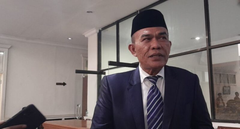 Inspektur Provinsi Jambi Agus Herianto memberikan penjelasan resmi mengenai capaian progres tindak lanjut tersebut pada Senin, 7 September 2026.(poto: jamberita.com).