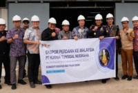 Bea Cukai Jambi mengawal ekspor perdana PT Kurnia Tunggal Nugraha via Kawasan Berikat untuk dorong investasi dan ekonomi daerah.(poto: istimewa).