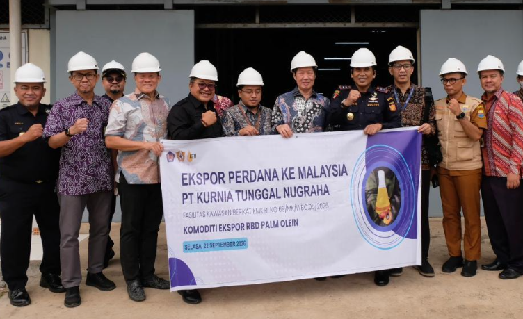 Bea Cukai Jambi mengawal ekspor perdana PT Kurnia Tunggal Nugraha via Kawasan Berikat untuk dorong investasi dan ekonomi daerah.(poto: istimewa).