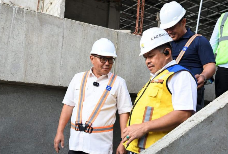 Wali Kota Sungai Penuh Alfin, S.H., meninjau langsung progres pembangunan Pasar Sungai Penuh pada Sabtu (26/9/2026).(poto: istimewa).