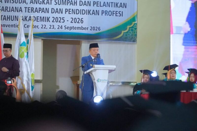 Gubernur Jambi Al Haris menghadiri prosesi pelantikan dan wisuda ribuan tenaga kesehatan Poltekkes Jambi di Abadi Convention Center Kota Jambi, Selasa (22/09/2026).(poto: jamberita.com).