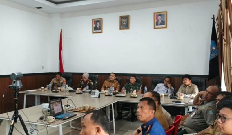 Rakor Penanggulangan Puncak Karhutla bersama Menko Politik dan Keamanan secara virtual pada Senin (7/9).(poto: kominfo).