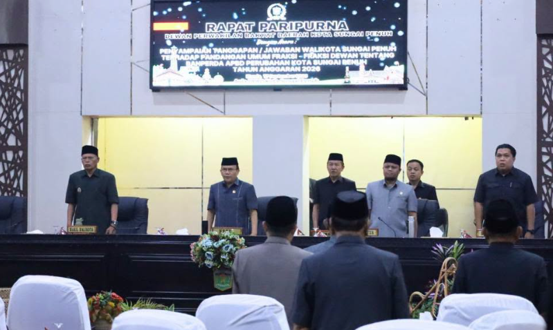 Wakil Wali Kota Sungai Penuh Azhar Hamzah menghadiri Rapat Paripurna Ketiga Masa Persidangan Kesatu DPRD Kota Sungai Penuh pada Kamis (17/9).(poto: istimewa).